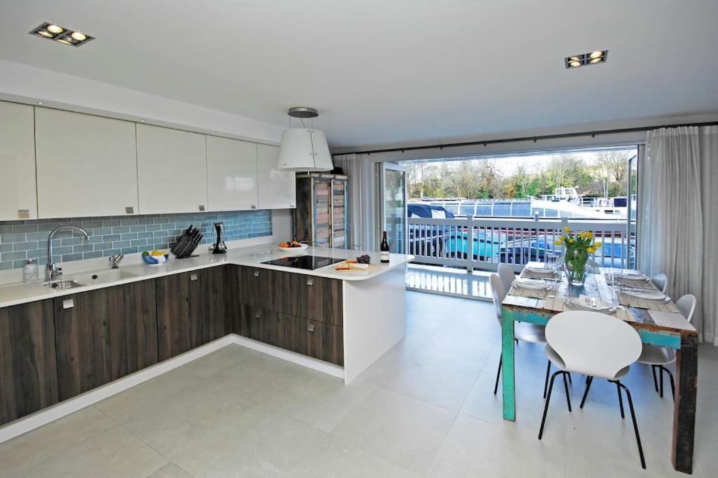 The Oars - Riverfront Property Henley-on-Thames Екстериор снимка